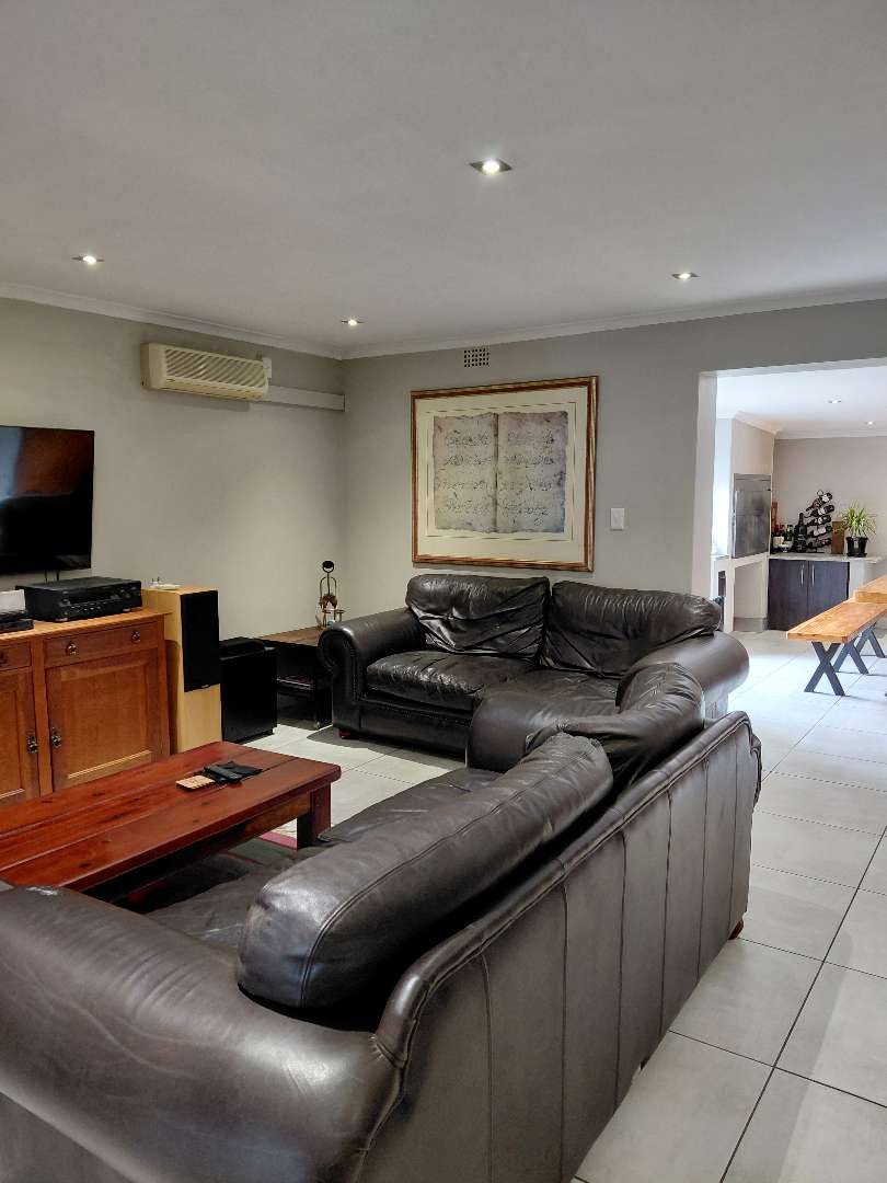 To Let 4 Bedroom Property for Rent in Welgelegen Western Cape